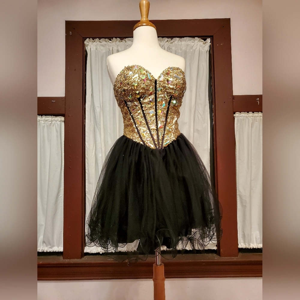 Gold Top Black Skirt Shortie